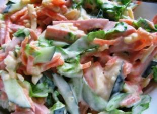 Die einfachsten und schnellsten Salate mit Würstchen Salat aus Würstchen und Eiern und Kartoffeln