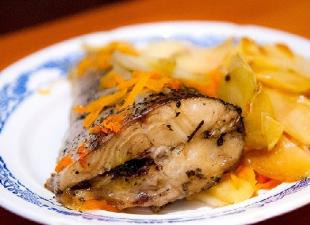 Baked pike with potatoes