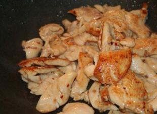 Come friggere il filetto di pollo in padella