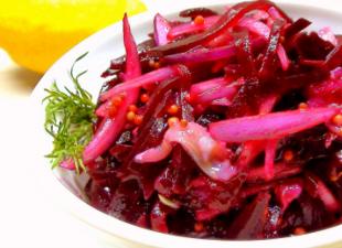 Deliziosa insalata di cavolo viola fresco Come fare l'insalata di cavolo rosso