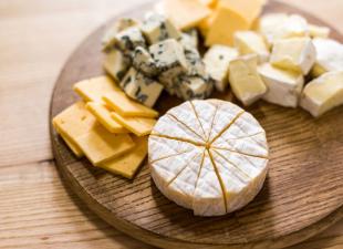 Dieta del formaggio: è possibile mangiare formaggio perdendo peso È possibile mangiare formaggio a pp