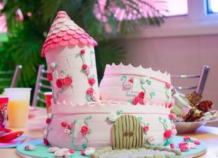 Як прикрасити дитячий торт: особливості прикраси випічки для дітей (з фото)