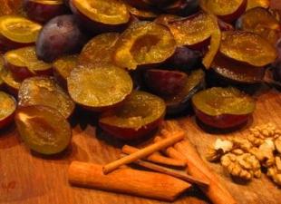 Prune jam with nuts Plum jam with walnuts recipe