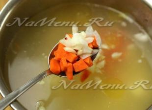 Step-by-step recipe for soup with meatballs and dumplings