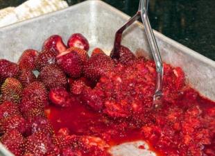 Вино з полуниці: рецепт у домашніх умовах