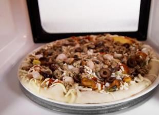 Швидка піца в мікрохвильовій печі