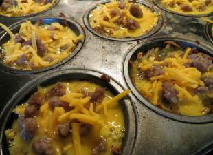 Muffins with sausage and cheese Recipe for muffins with sausage