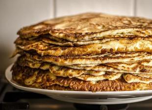 Pancakes on sour cream - the best recipes for excellent treats for every taste